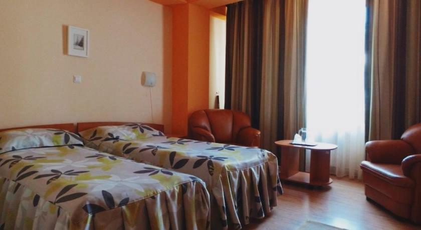 Hotel Express Предял Экстерьер фото